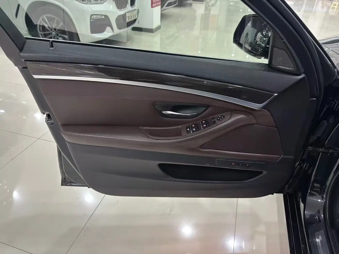 BMW 5 Series 2014 525Li Luxury Design Package фото 3