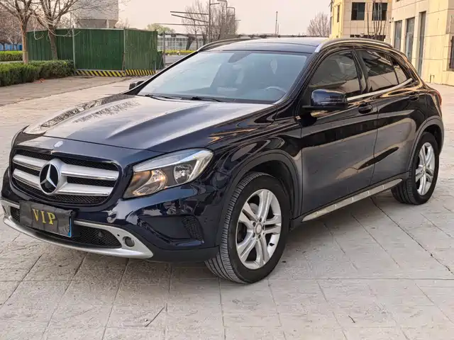 MERCEDES-BENZ GLA