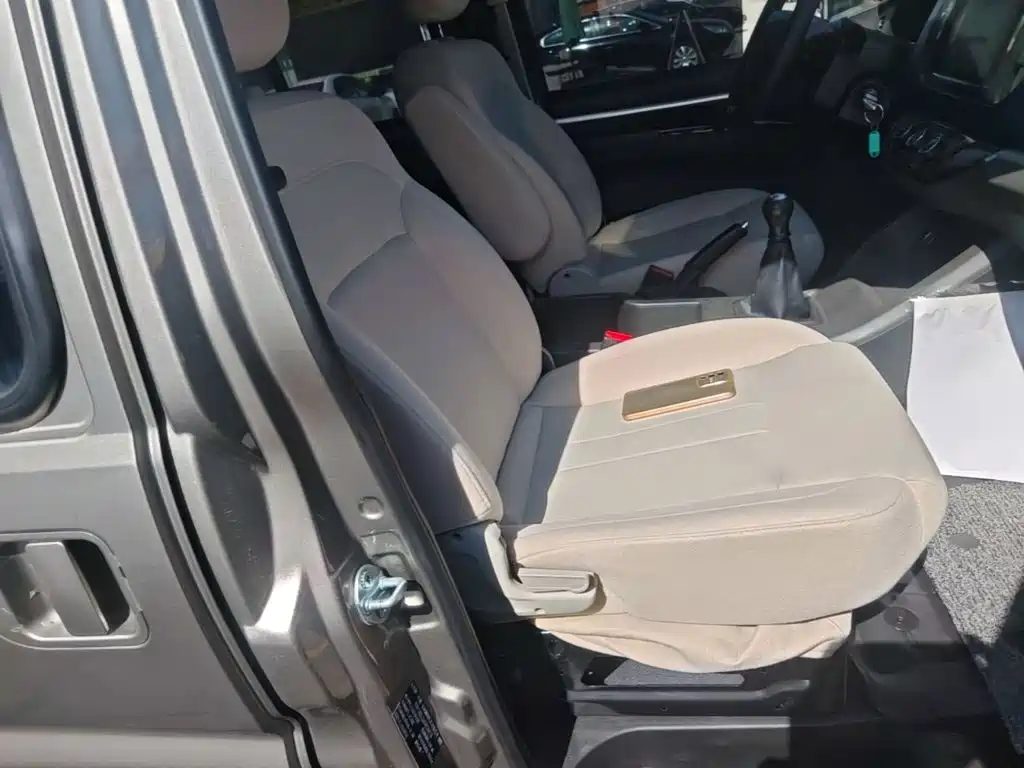 Dongfeng Fengxing Lingzhi 2025 2023 M5L 1.6L Basic 7-seater