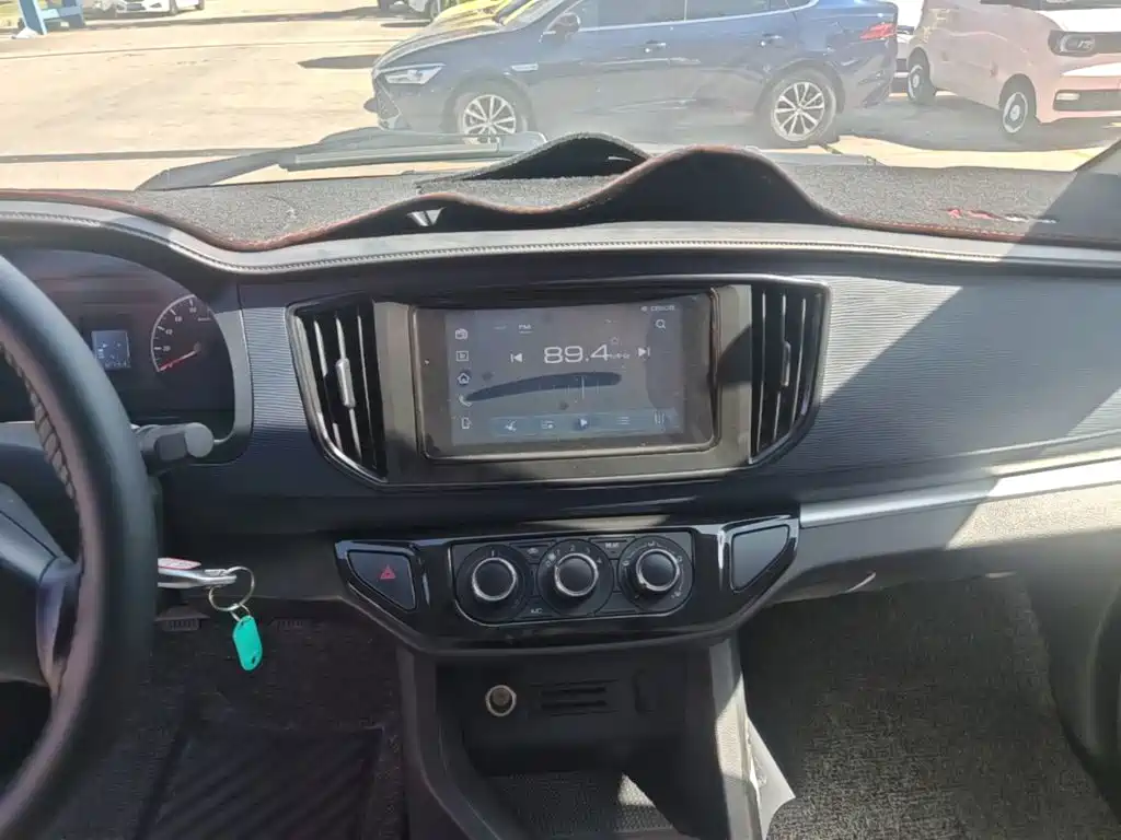Dongfeng Fengxing Lingzhi 2025 2023 M5L 1.6L Basic 7-seater