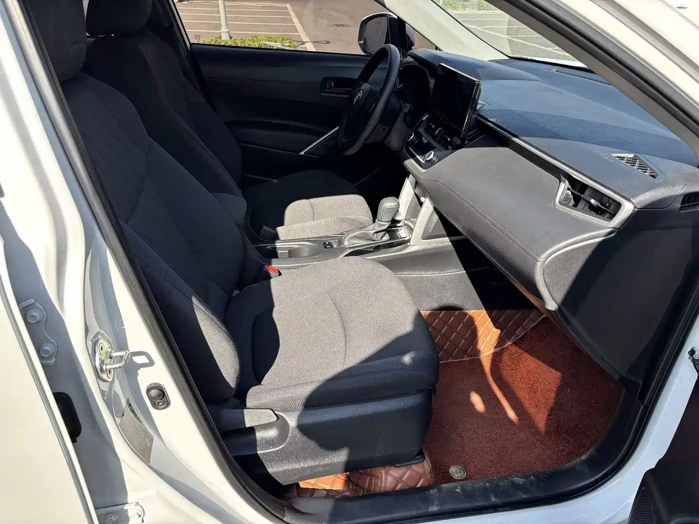 Toyota Corolla Cross 2024 2.0L Smart Hybrid Dual Engine Pioneer Edition фото 11