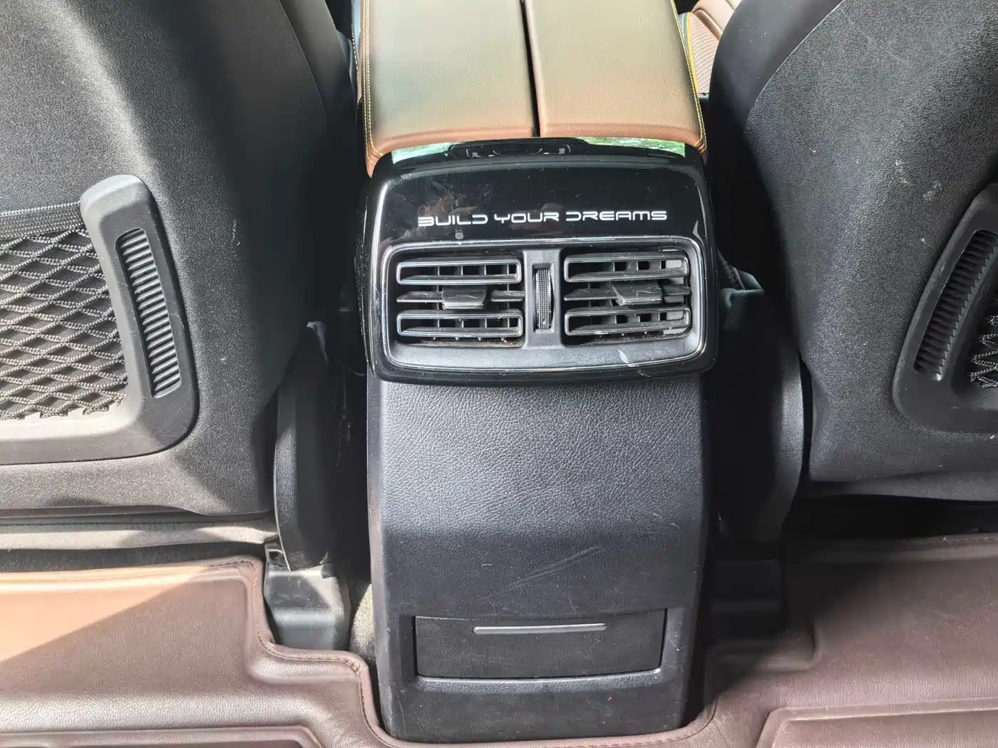 BYD Tang New Energy 2021 DM-i 112KM Honor фото 14