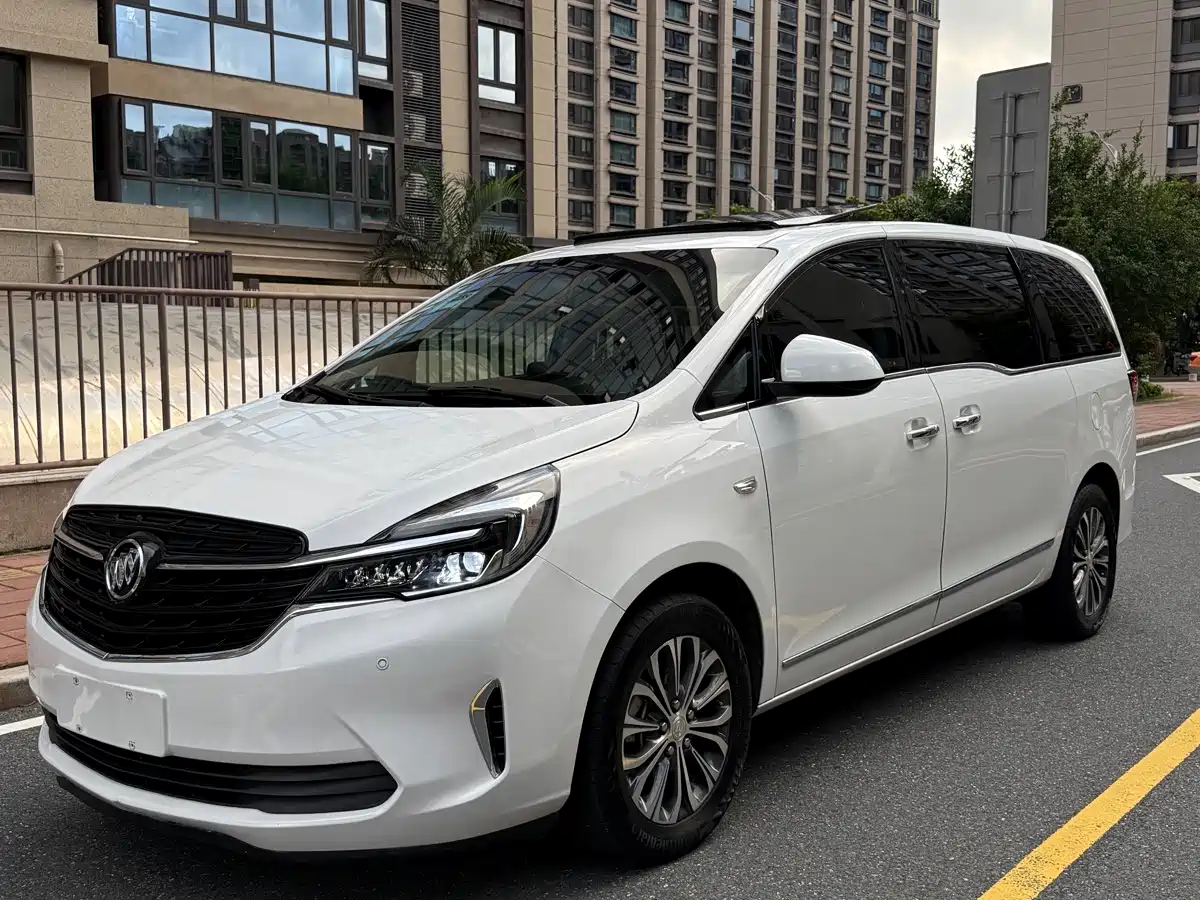 Photo 1 - Buick GL8