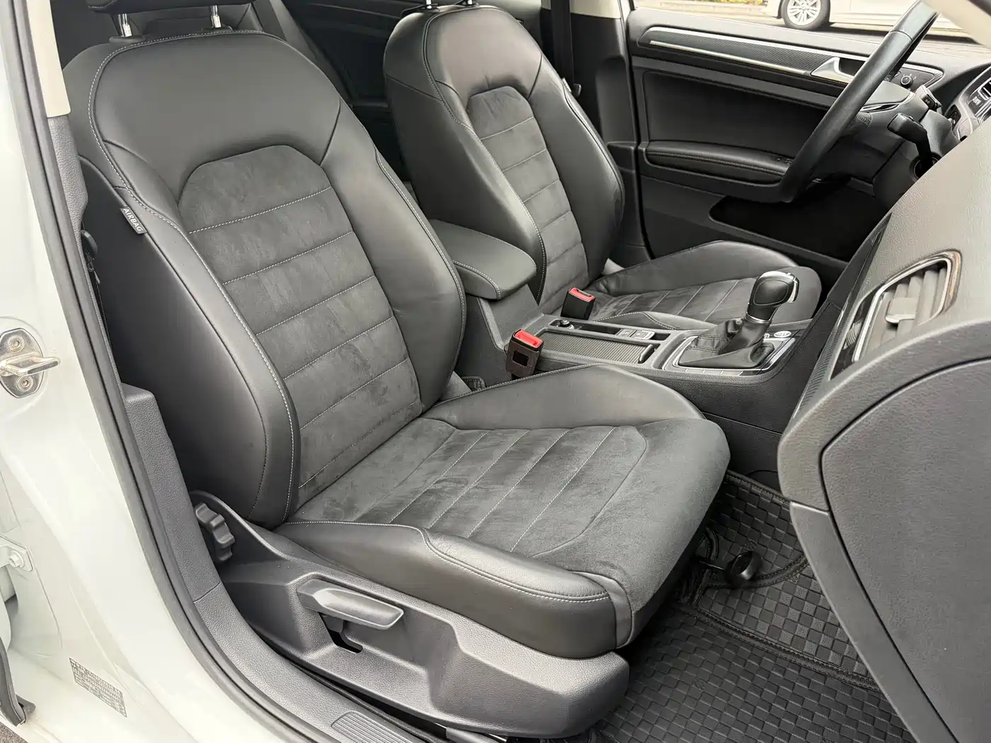 Volkswagen Golf 2020 Beloved Edition 280TSI DSG Luxury фото 10