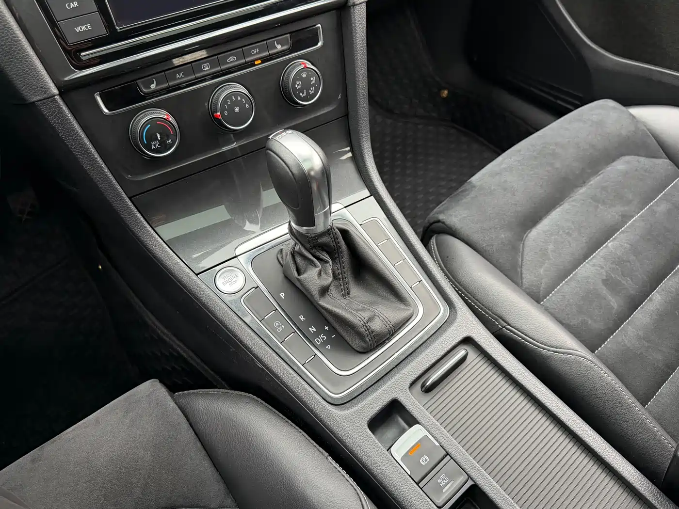 Volkswagen Golf 2020 Beloved Edition 280TSI DSG Luxury фото 20