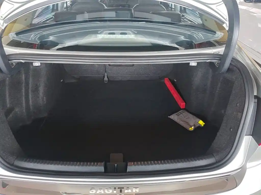 Volkswagen Sagitar 2018 1.6L Manual Comfort фото 19