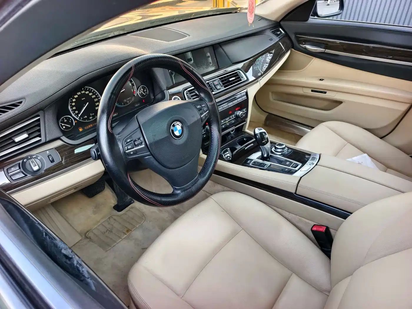 Photo 8 - BMW 7 Series