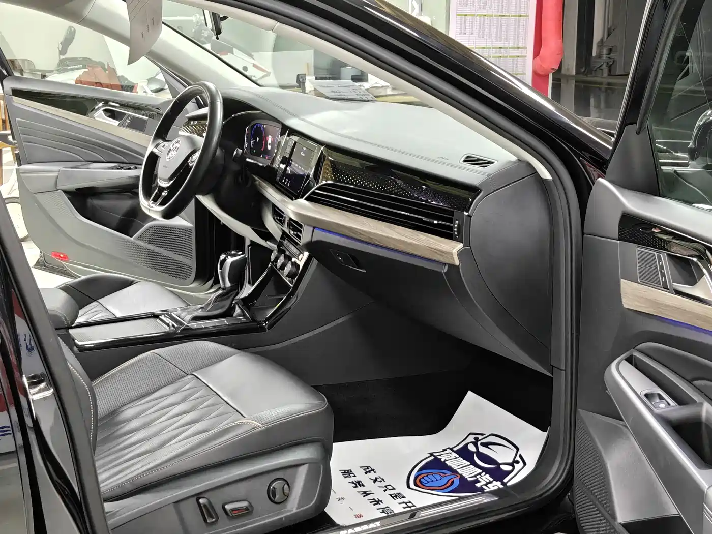 Volkswagen Passat 2019 330TSI Luxury Edition China VI фото 13