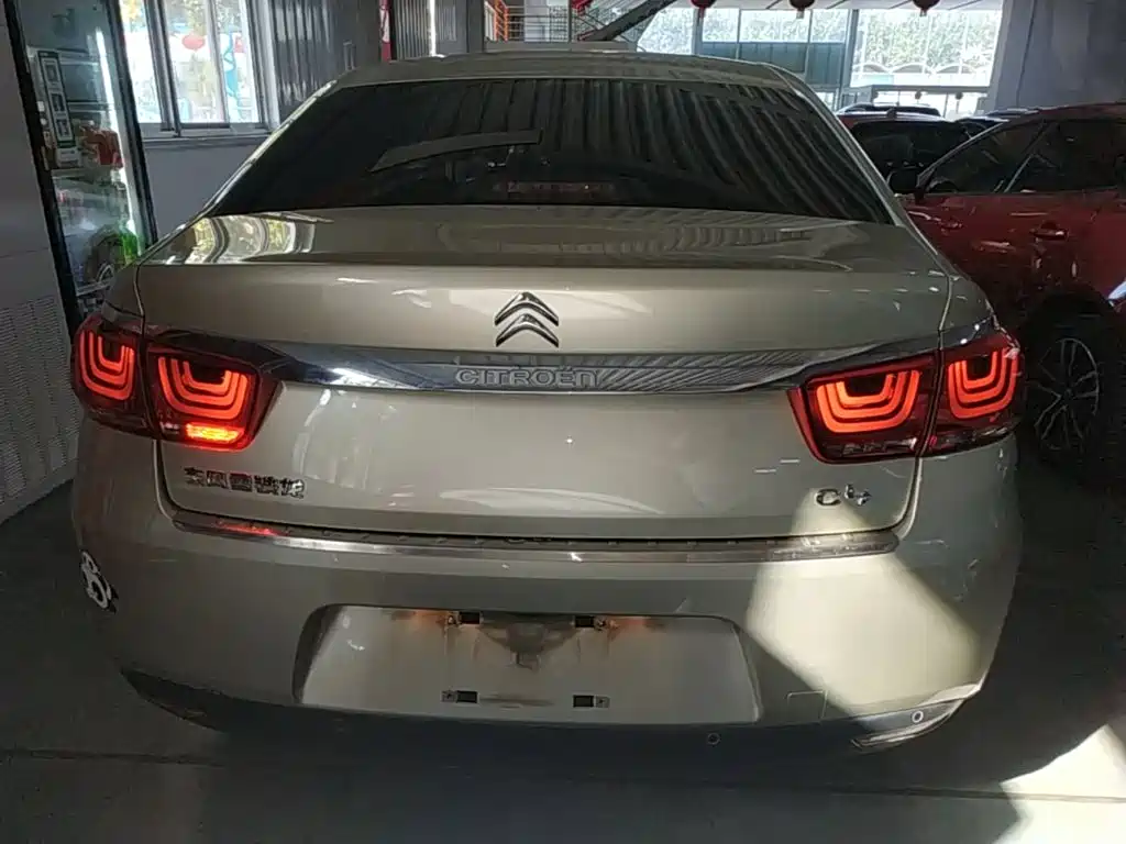 Citroën C4 C-Quatre 2017 2016 1.6L Automatic Luxury Model