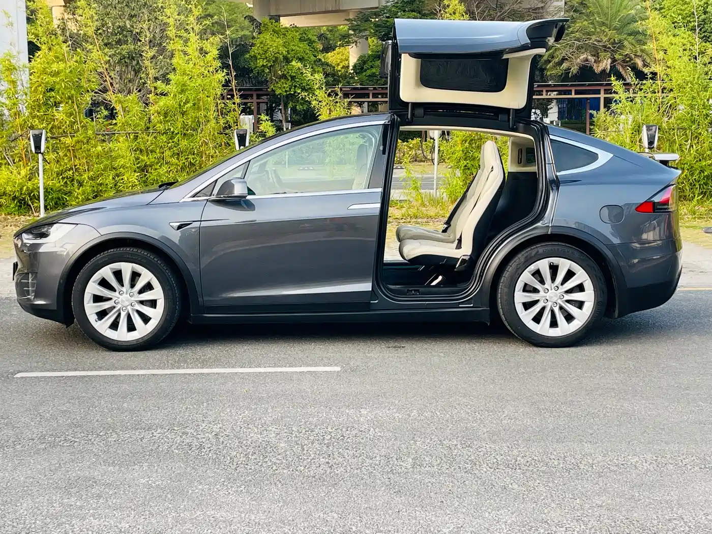 TESLA MODEL X