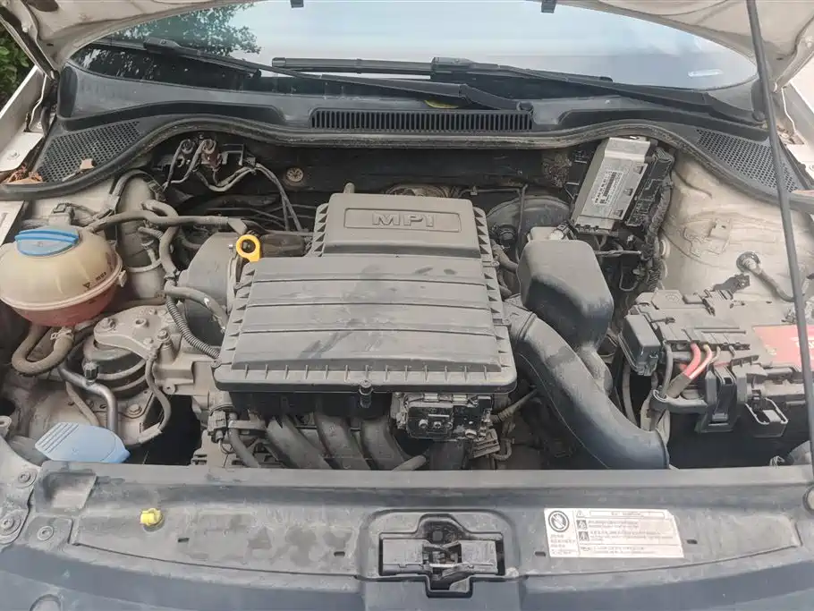 Volkswagen Polo 2014 1.4L Manual Trend Edition фото 10