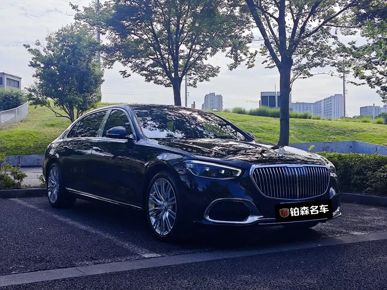 Photo 3 - Mercedes-Benz Maybach S-Class