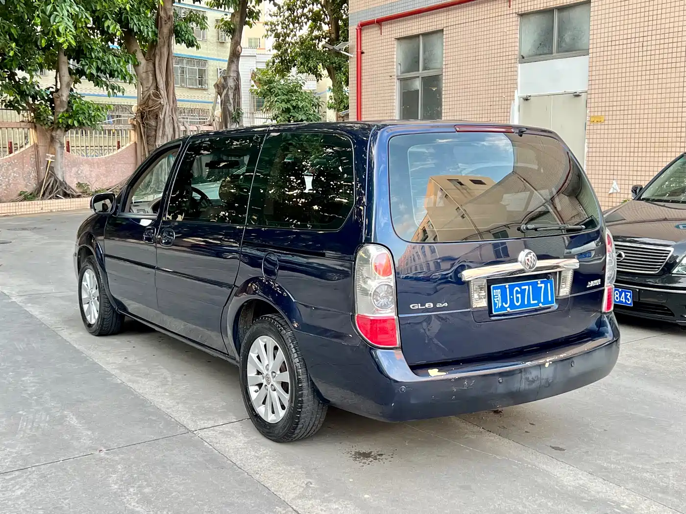 Buick GL8 2011 2.4L LT Executive Edition фото 4