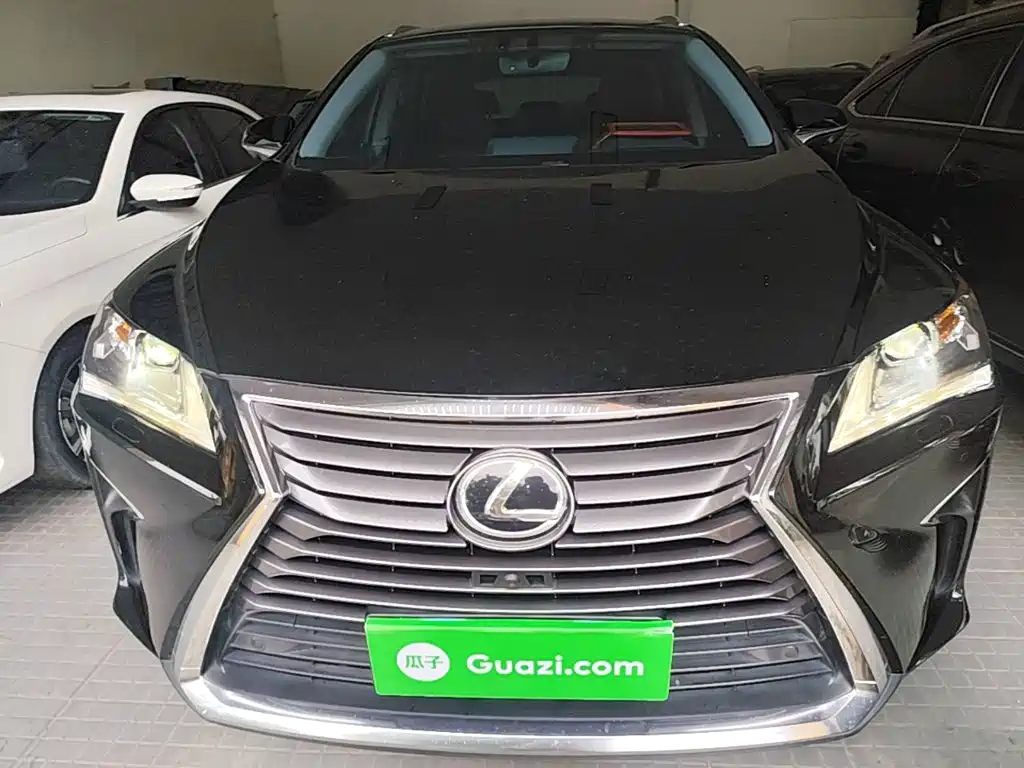 Фото 3 - Lexus RX