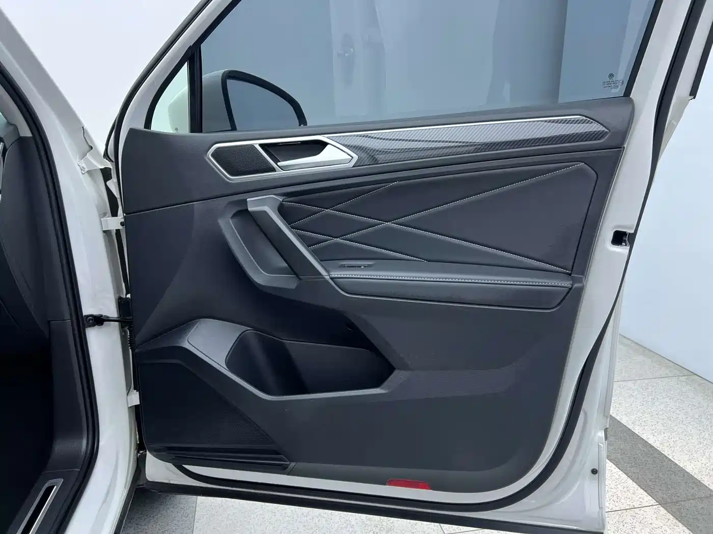 Volkswagen Tiguan L 2022 330TSI Auto 2WD R-Line Premium Edition фото 12