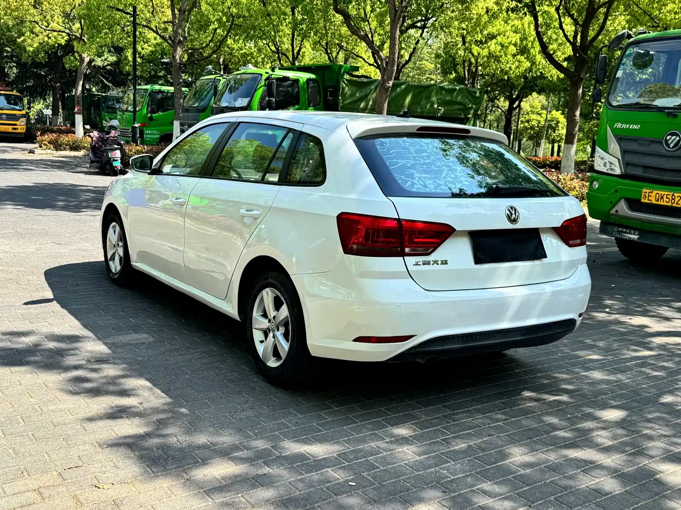 Volkswagen Lavida Tour 2015 1.6L Automatic Trend Edition фото 14