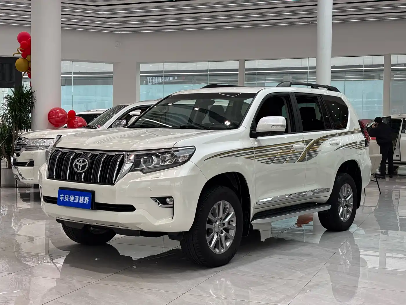 Toyota Prado 2018 3.5L Automatic TX-L NAVI Rear-mounted Spare Tire