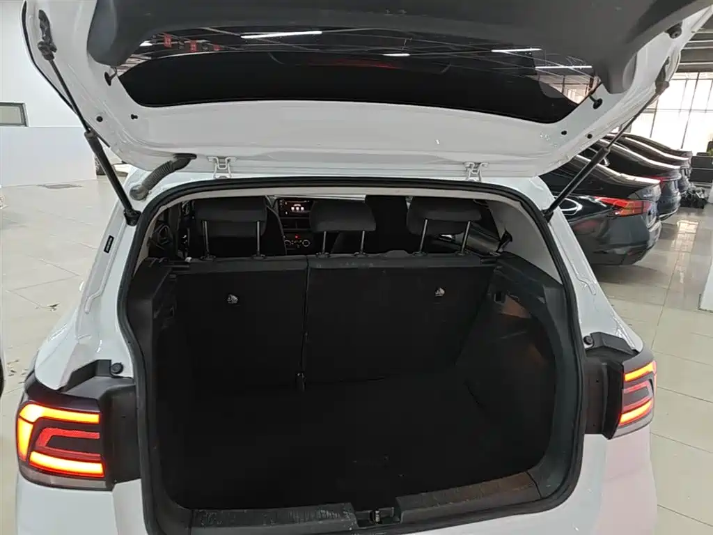 VOLKSWAGEN TU KAI