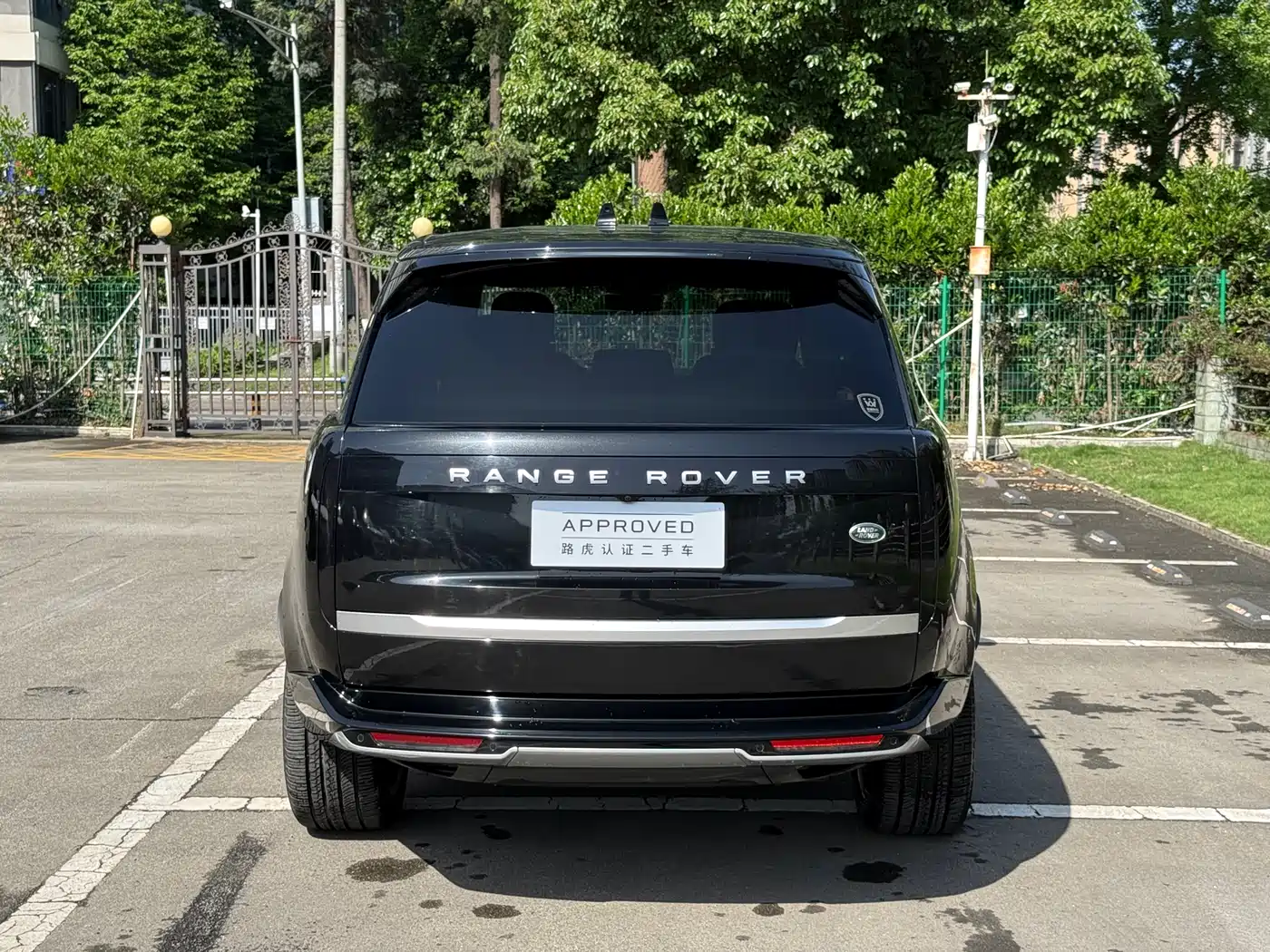 Land Rover Range Rover 2024 3.0 L6 400PS Genesis Extended фото 4