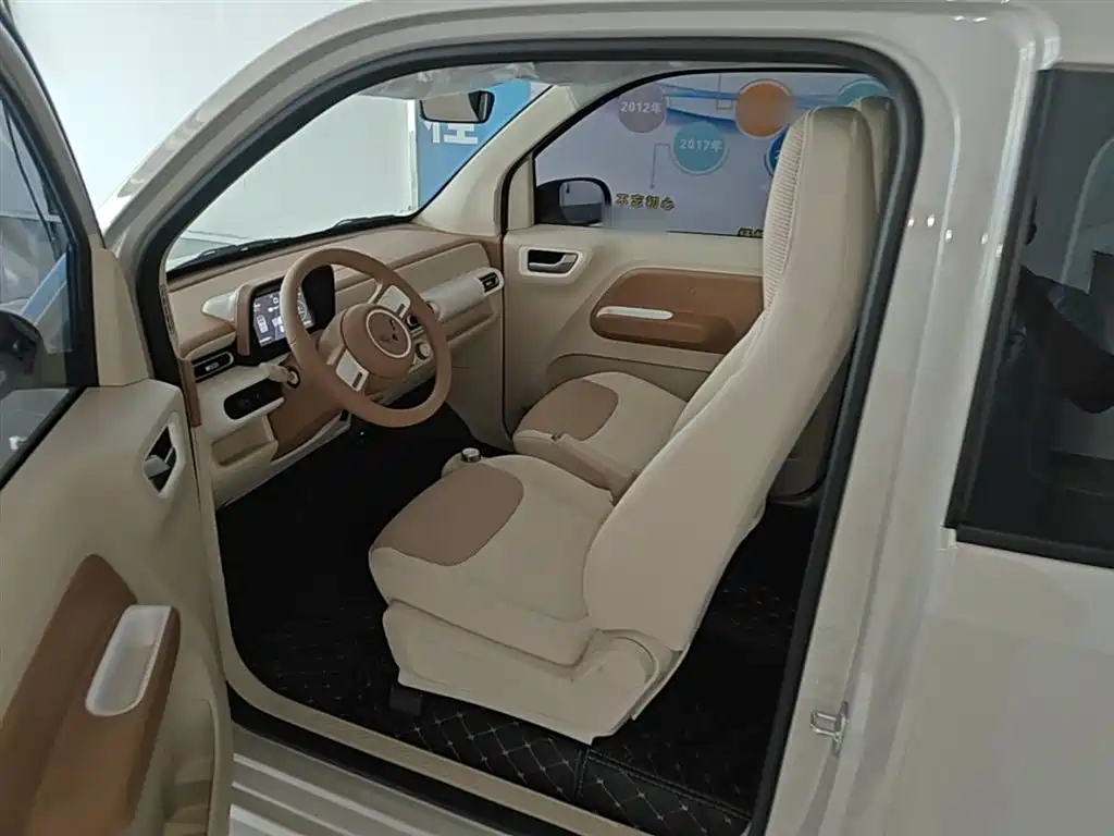 WULING AUTOMOBILE HONGGUANG MINIEV