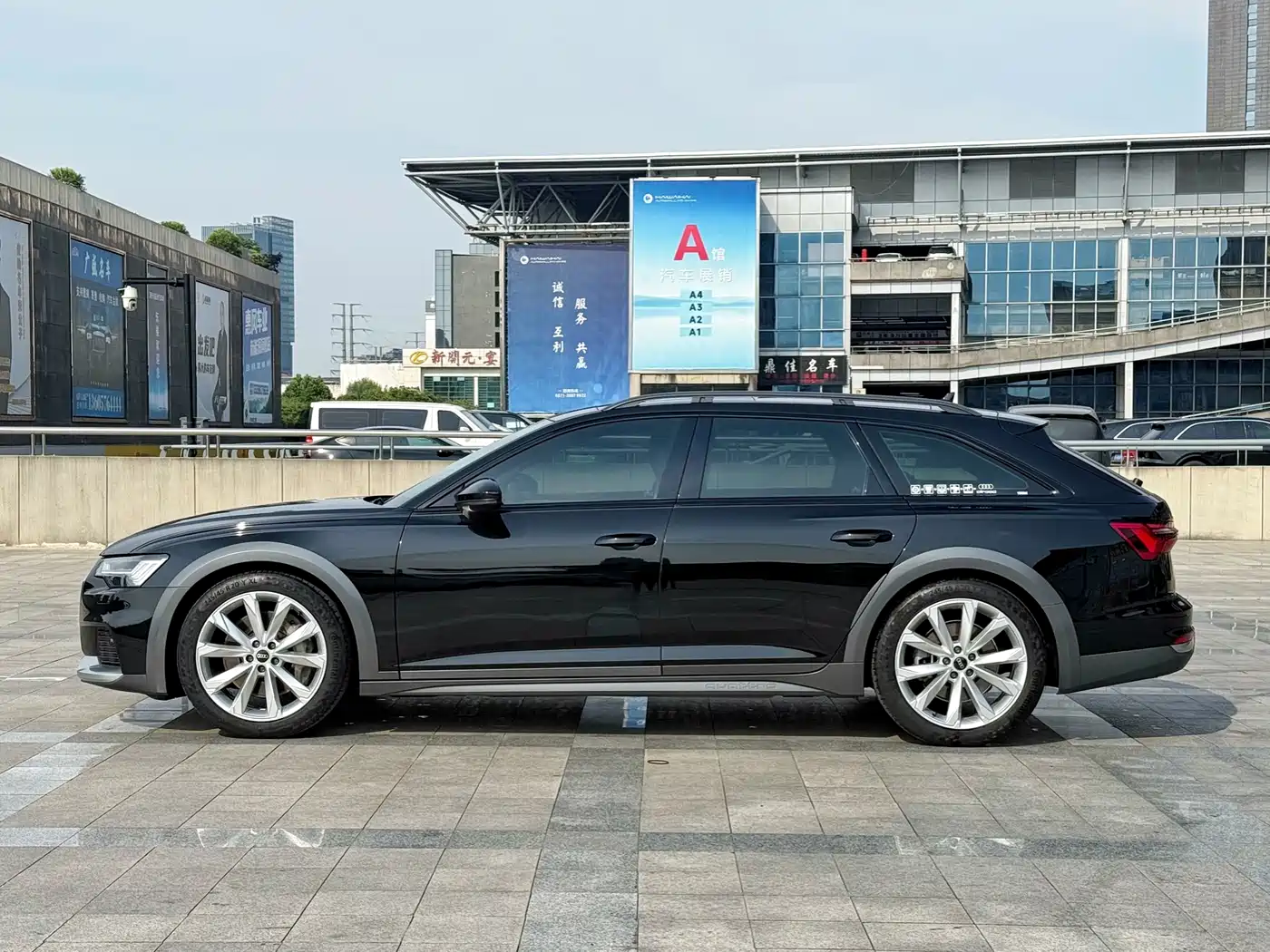 Audi A6 (Import) 2022 allroad quattro Explorer 55 TFSI Premium Off-road фото 3