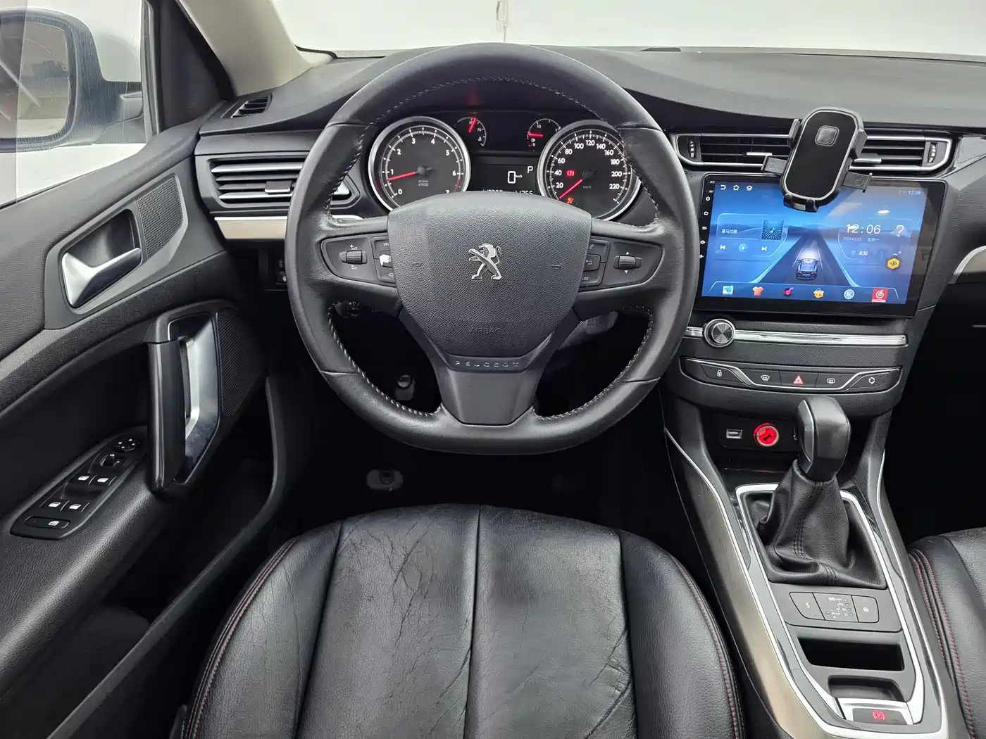 Peugeot 408 2015 Model 1.2T Automatic Luxury Edition фото 14
