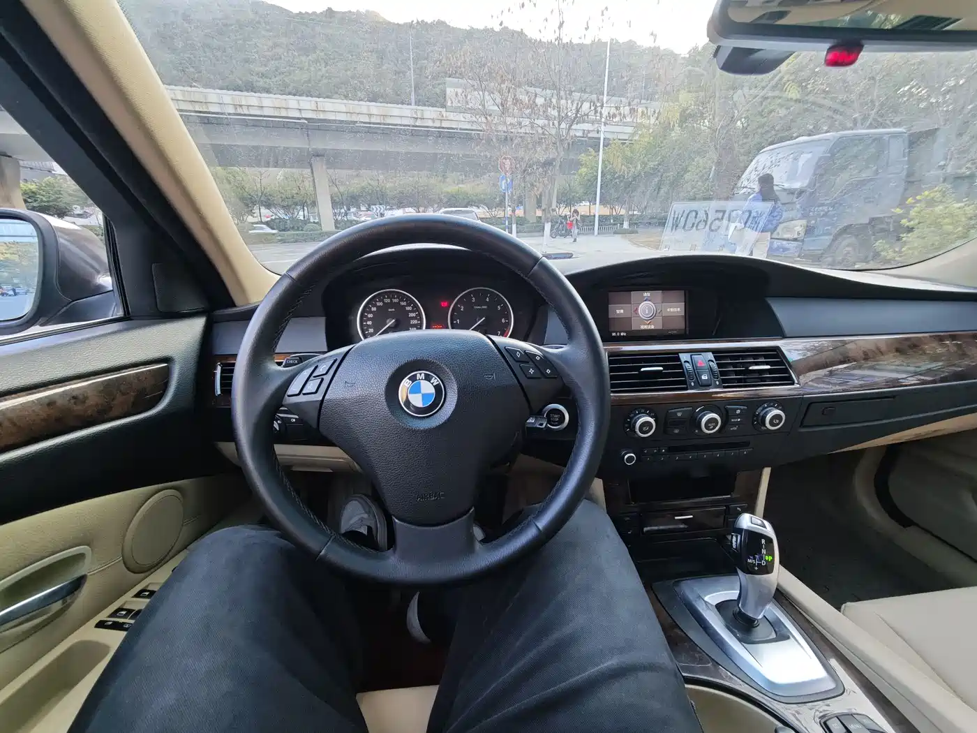 BMW 5 Series 2009 Model 523Li Premium фото 9