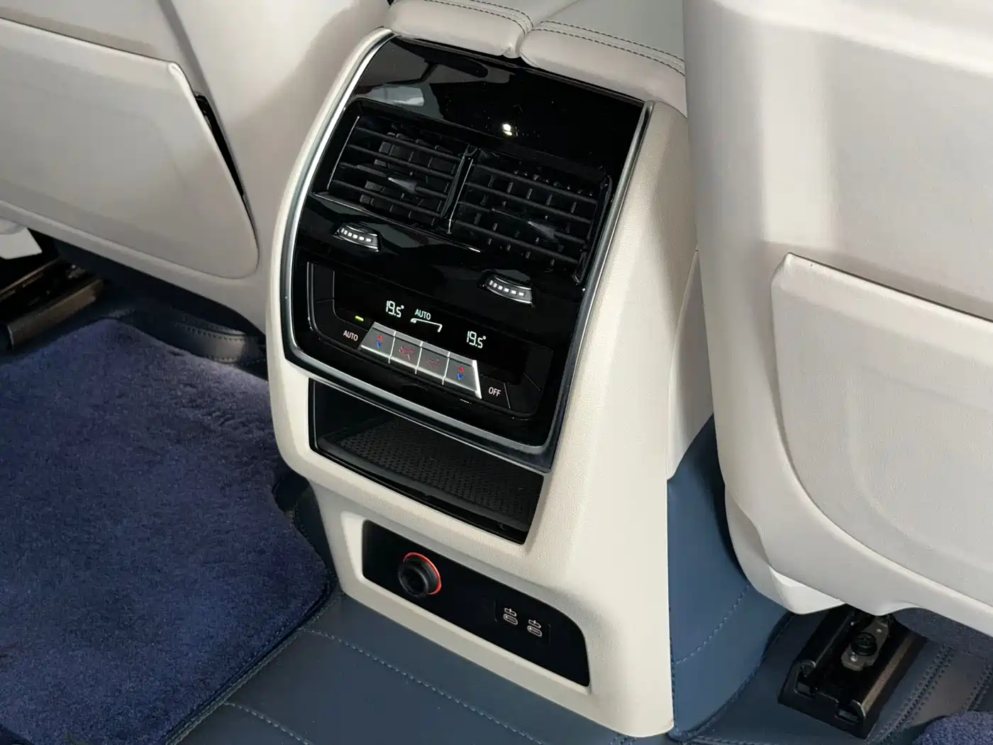 BMW X7 2019 xDrive40i Exclusive M Sport Package фото 13