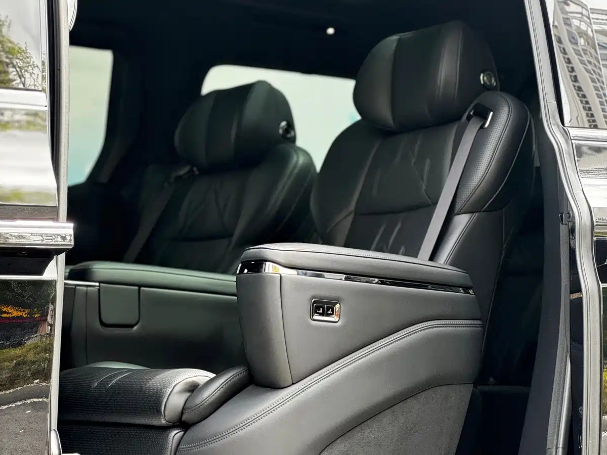 ZEEKR 009 2025 2024 6-seat Executive AWD 108kWh
