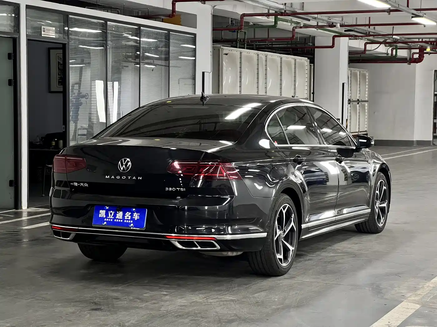 Volkswagen Magotan 2023 Model 2 Million Commemorative Edition 330TSI DSG Luxury фото 6