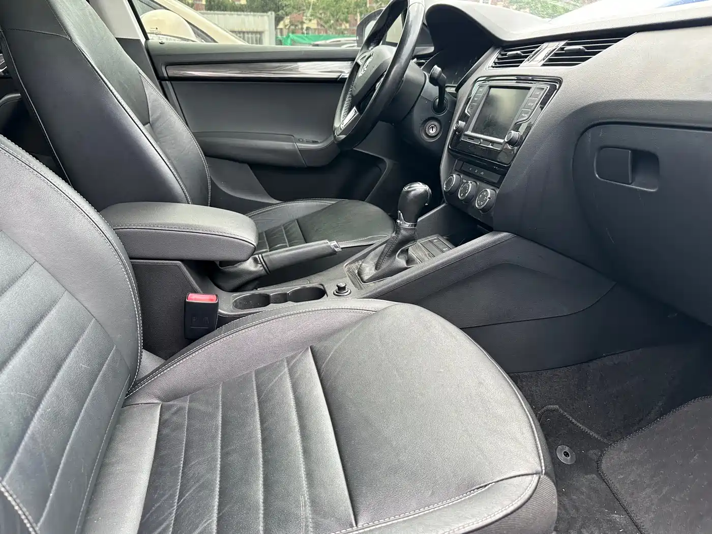Škoda Octavia 2017 1.6L Automatic Smart Edition фото 13