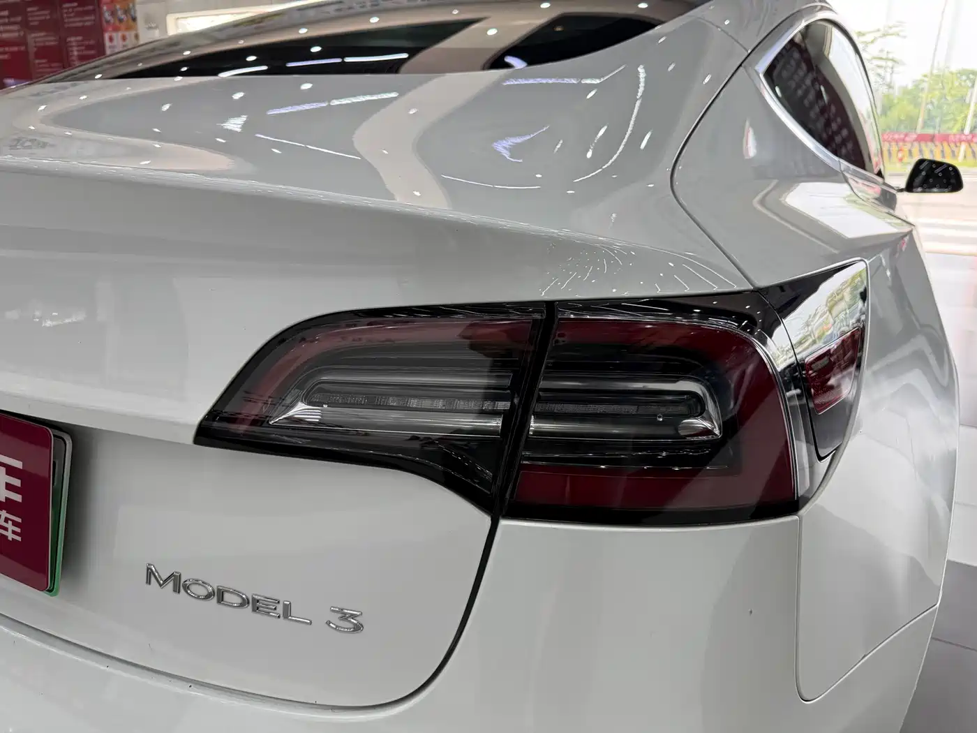 TESLA MODEL 3