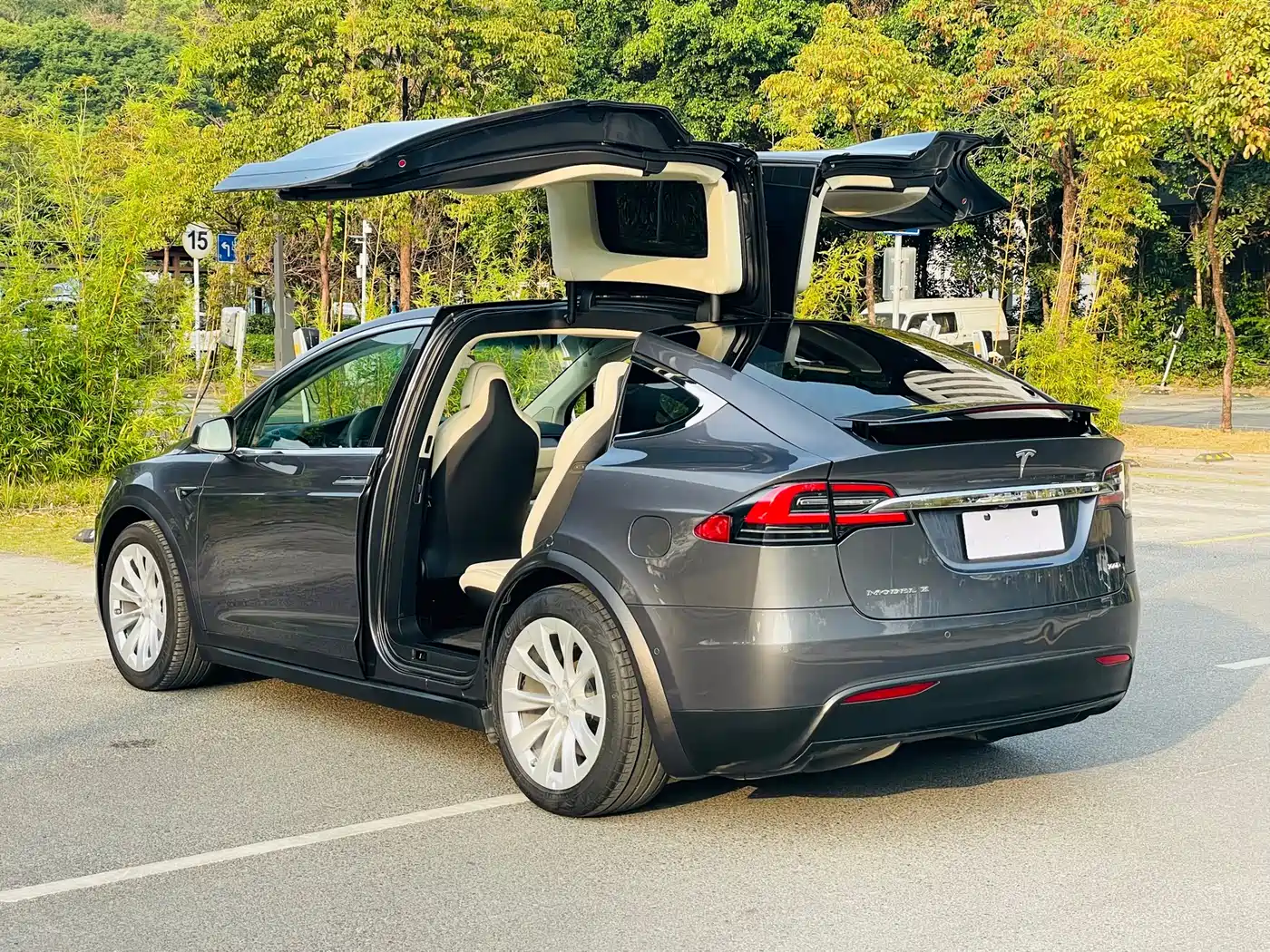 TESLA MODEL X