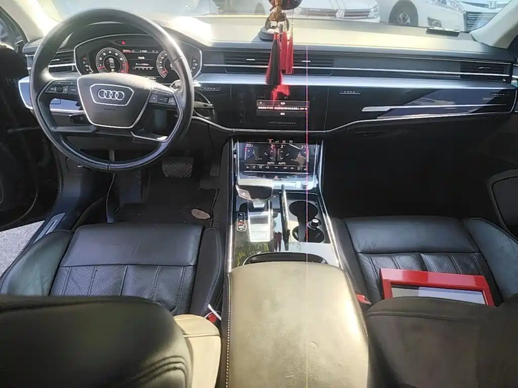 Photo 10 - Audi A8
