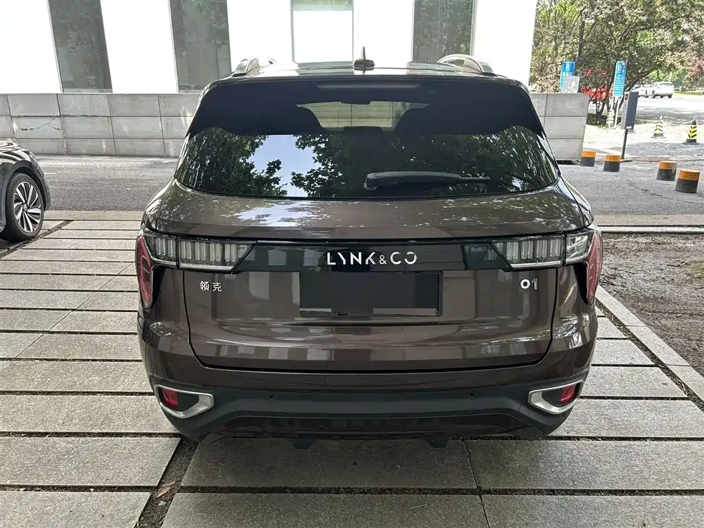 Lynk & Co 01 2018 2.0T 2WD Type+ Edition фото 4