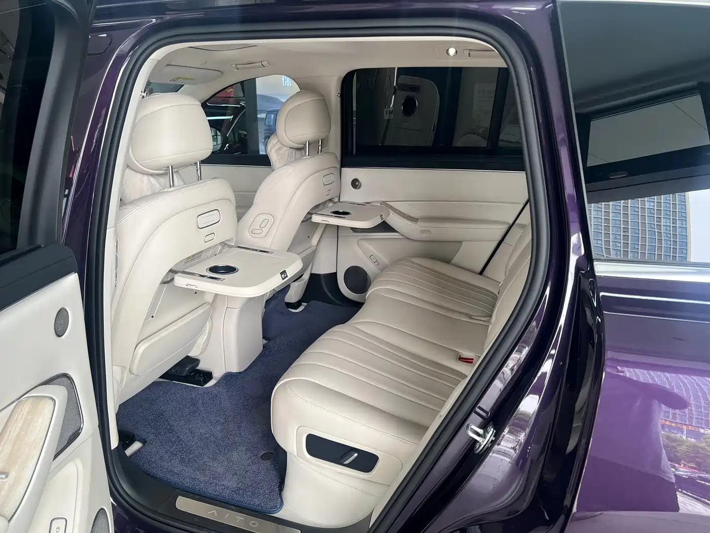 AITO Wenjie AITO M8 2025 Range Extender Max+ Edition 53.4kWh 5-seater фото 6