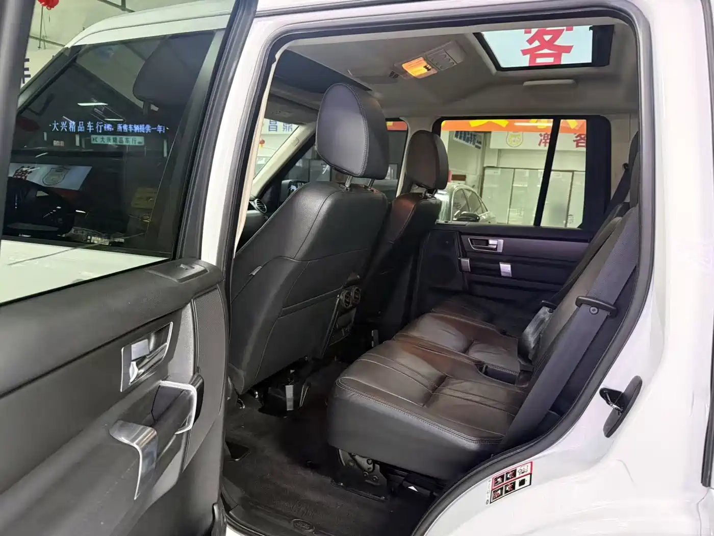 Land Rover Discovery 2016 3.0 SC Black Edition SE фото 9