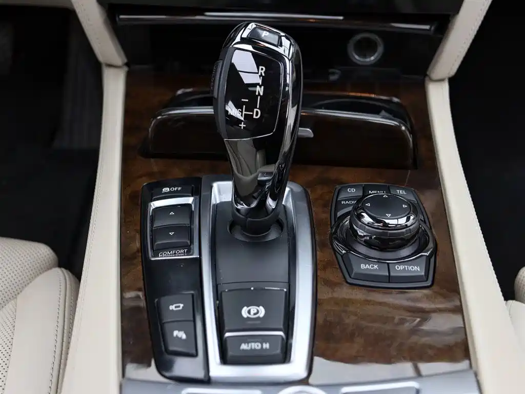 BMW 7 Series 2010 760Li фото 23