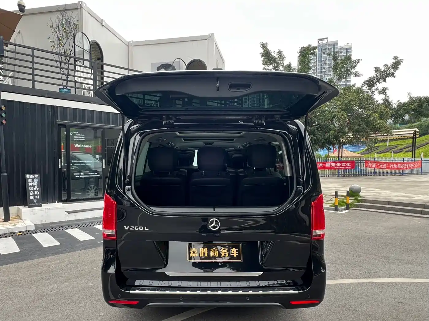 Mercedes-Benz V-Class 2022 V 260 L Long Wheelbase Luxury Edition фото 6