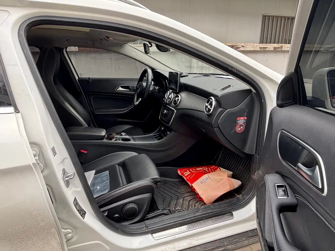 Mercedes-Benz GLA 2017 GLA 200 Dynamic фото 13