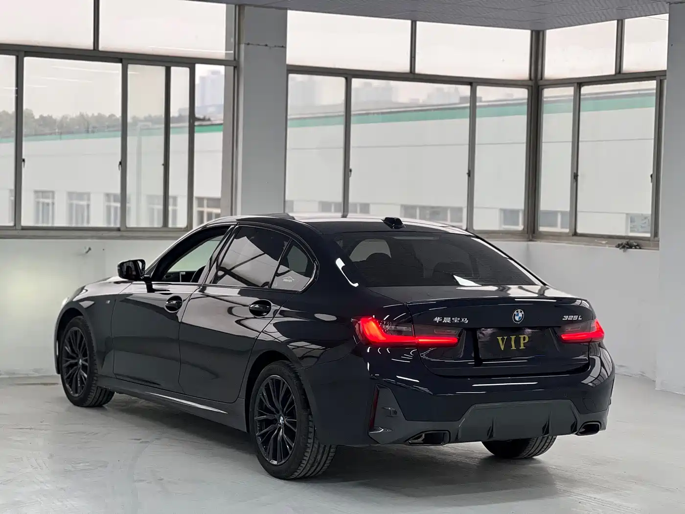 BMW 3 Series 2024 325Li M Sport Shadowline Package фото 8