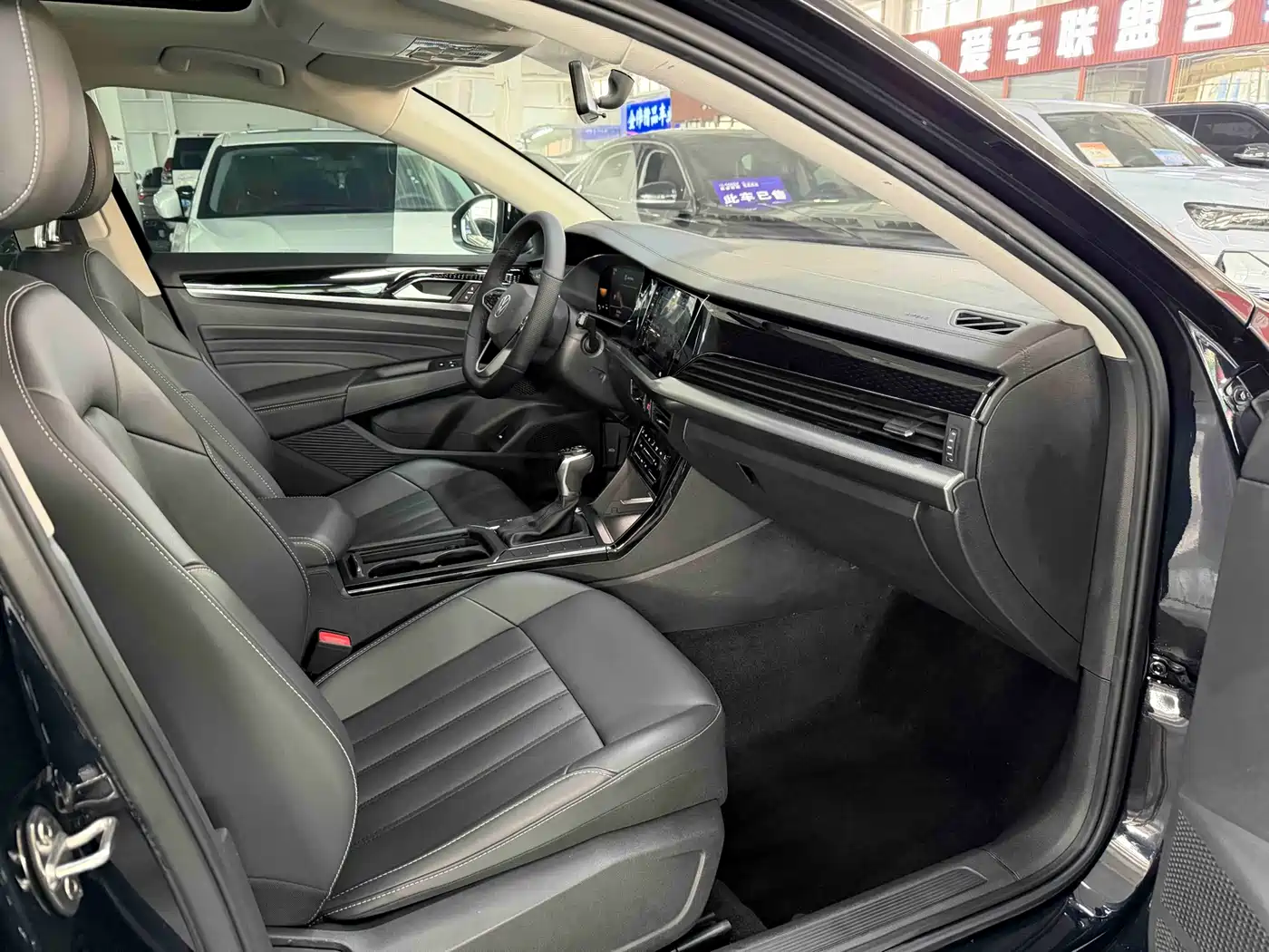 Volkswagen Passat 2022 280TSI Elite Edition фото 16