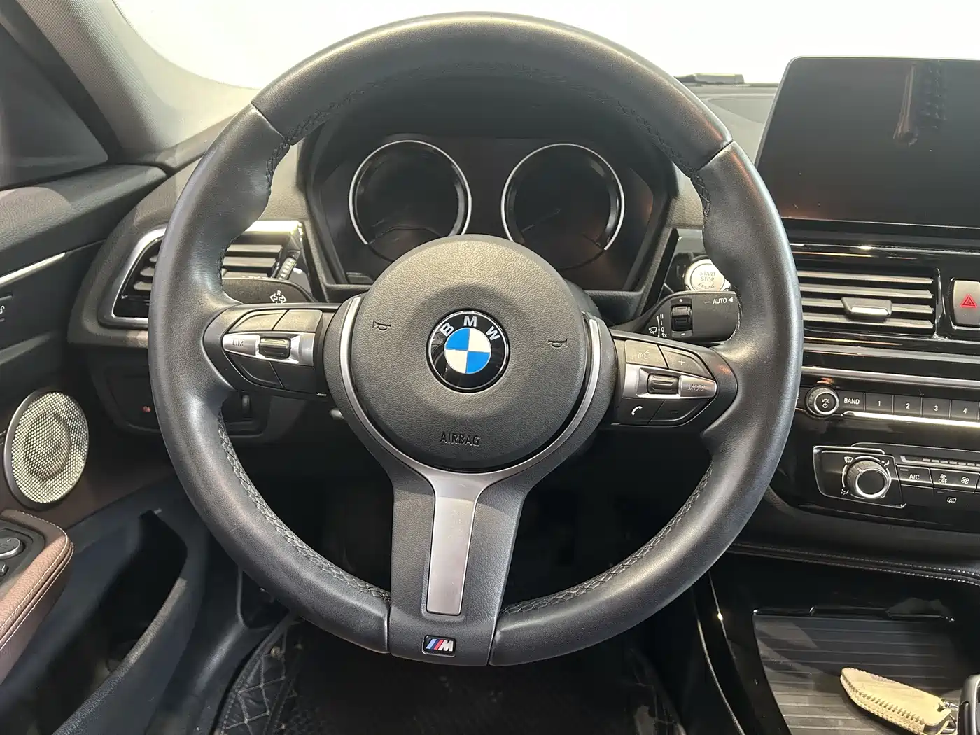 BMW 1 Series 2021 120i M Sport Shadow Edition фото 10