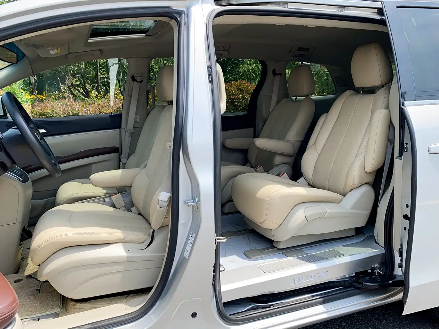 Buick GL8 2015 2.4L Luxury Business Exclusive Edition фото 16
