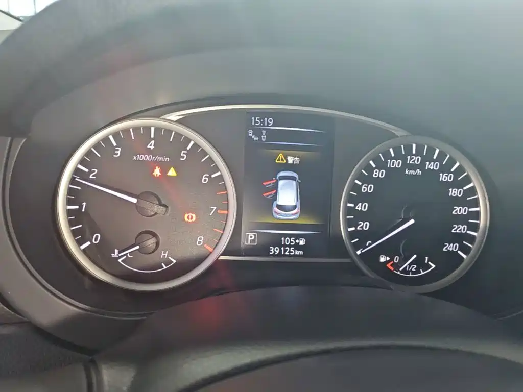 Photo 12 - Nissan Tiida