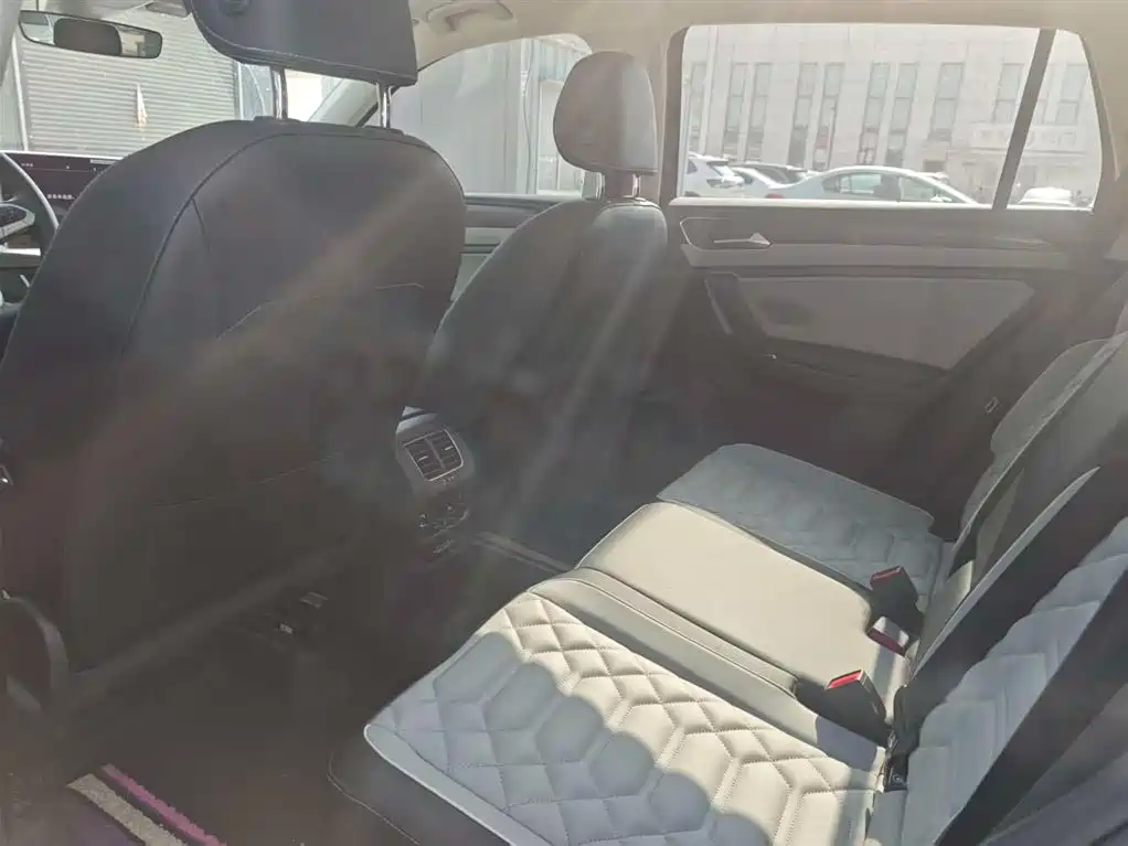 Volkswagen Tayron 2023 280TSI 2WD Luxury Plus Advanced Edition фото 5