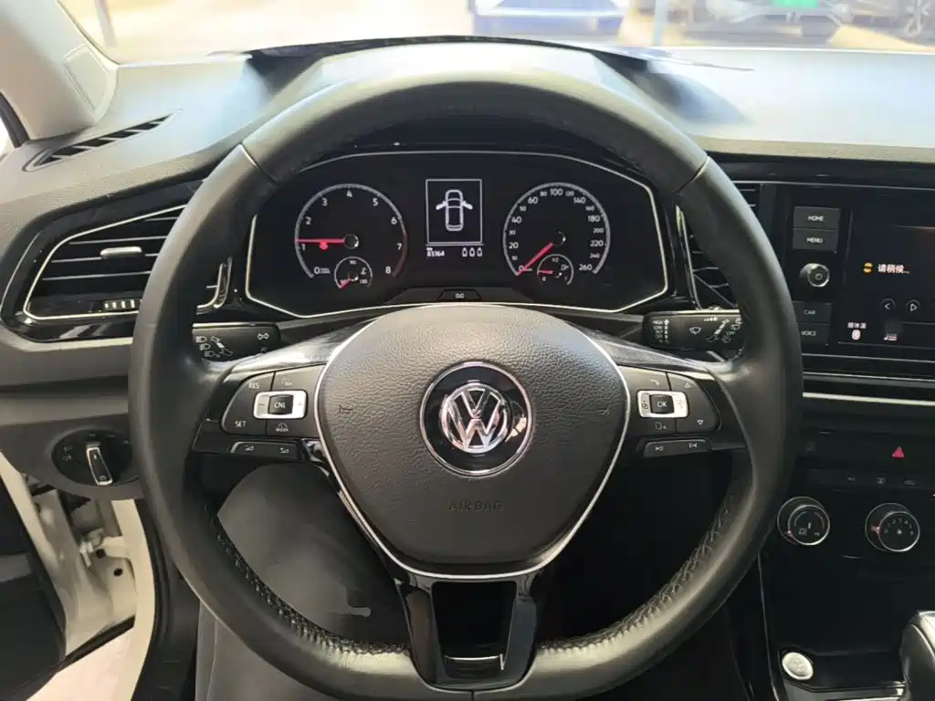 صورة 11 - Volkswagen T-ROC