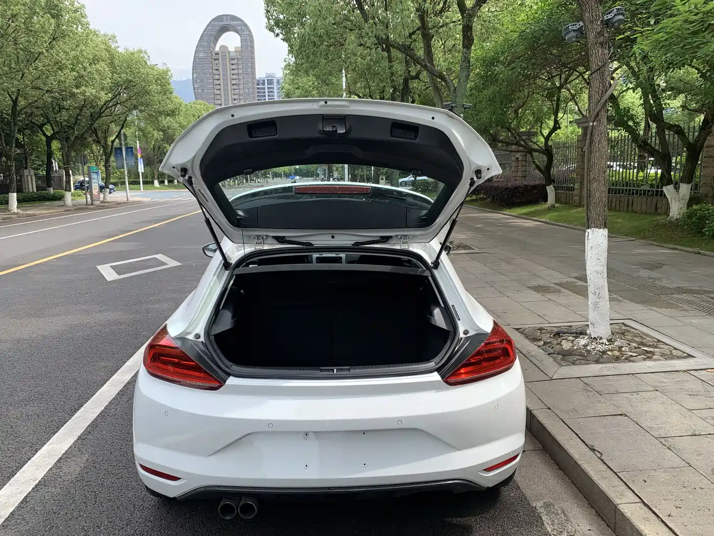 Volkswagen Scirocco 2015 1.4TSI Trend Edition фото 14