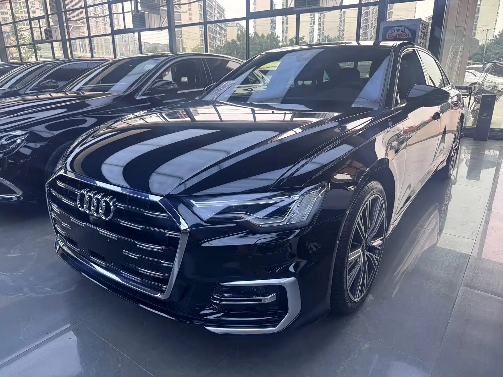 Фото 1 - Audi A6L