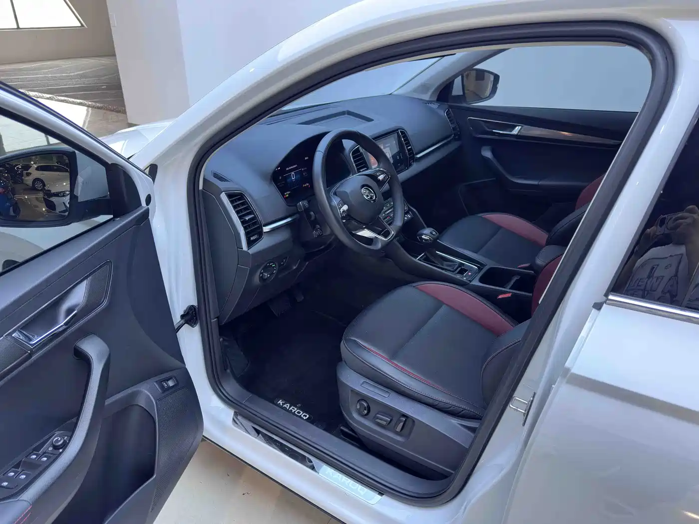 Škoda Karoq 2023 TSI280 Luxury Edition фото 10